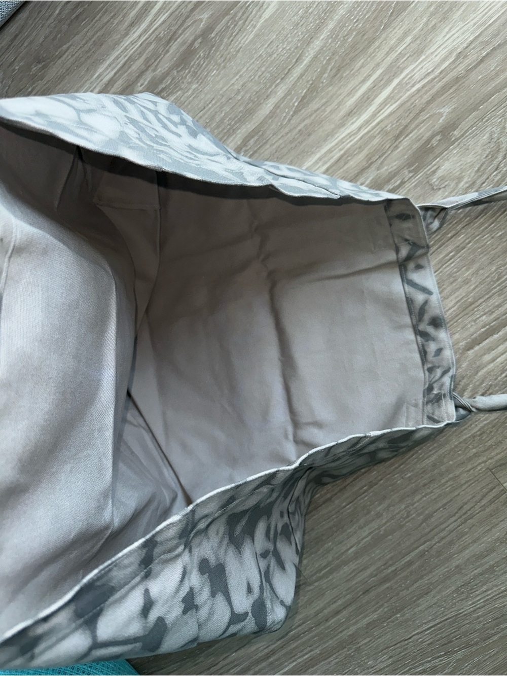 ALO Yoga Gray & White Tie-Dye Canvas Tote - Picture 7 of 7
